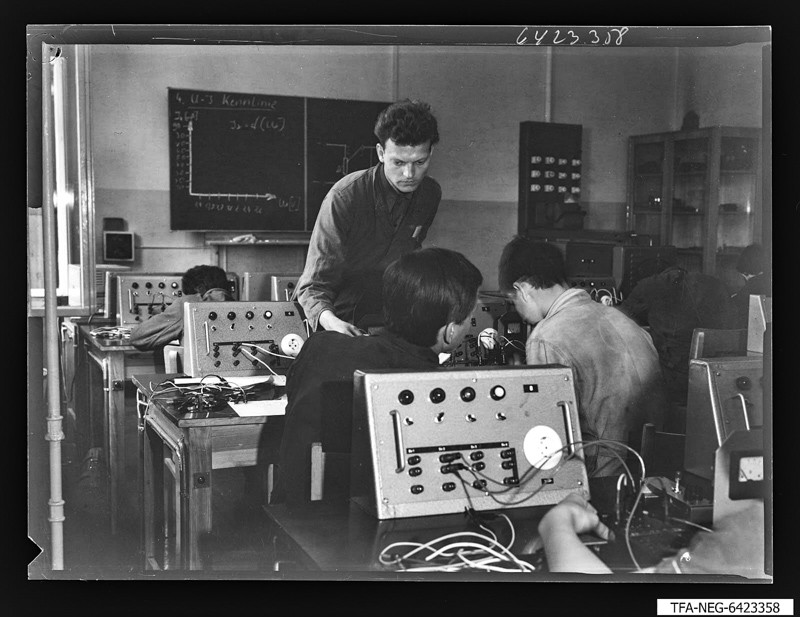 Lehrwerkstatt Alt-Stralau, Bild 4, Foto 1964 (www.industriesalon.de CC BY-NC-SA)