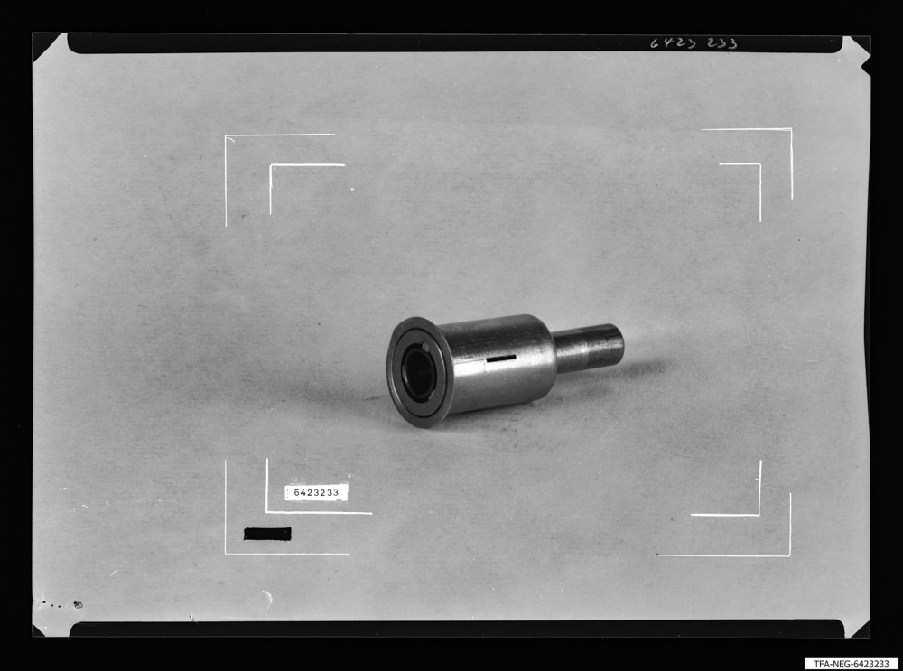 Massensprktrometer Lenksucher [?], Bild 2; Foto 1964 (www.industriesalon.de CC BY-SA)