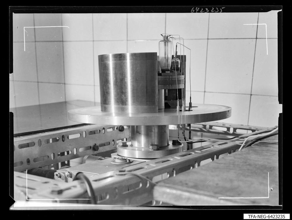 Massensprktrometer Lenksucher [?], Bild 4; Foto 1964 (www.industriesalon.de CC BY-SA)