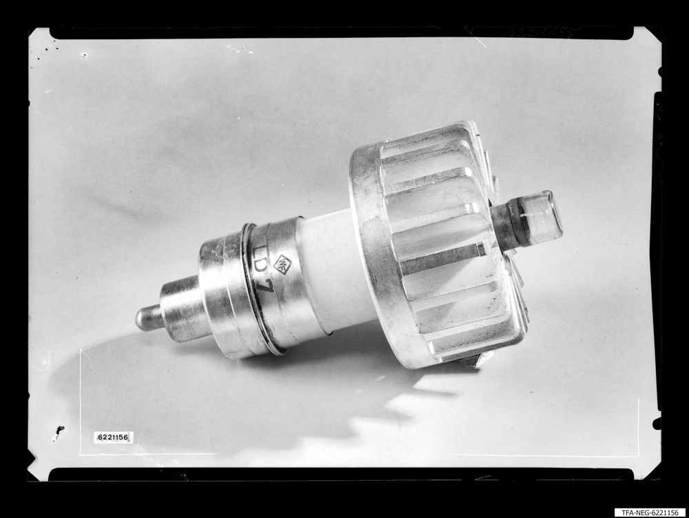 MK-Röhre "WF" Versuchsmuster LD7; Foto 1962 (www.industriesalon.de CC BY-SA)