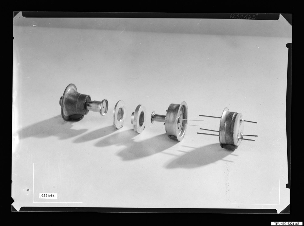 Reflex-Klystron KR 90, Bild 1; Foto 1962 (www.industriesalon.de CC BY-SA)