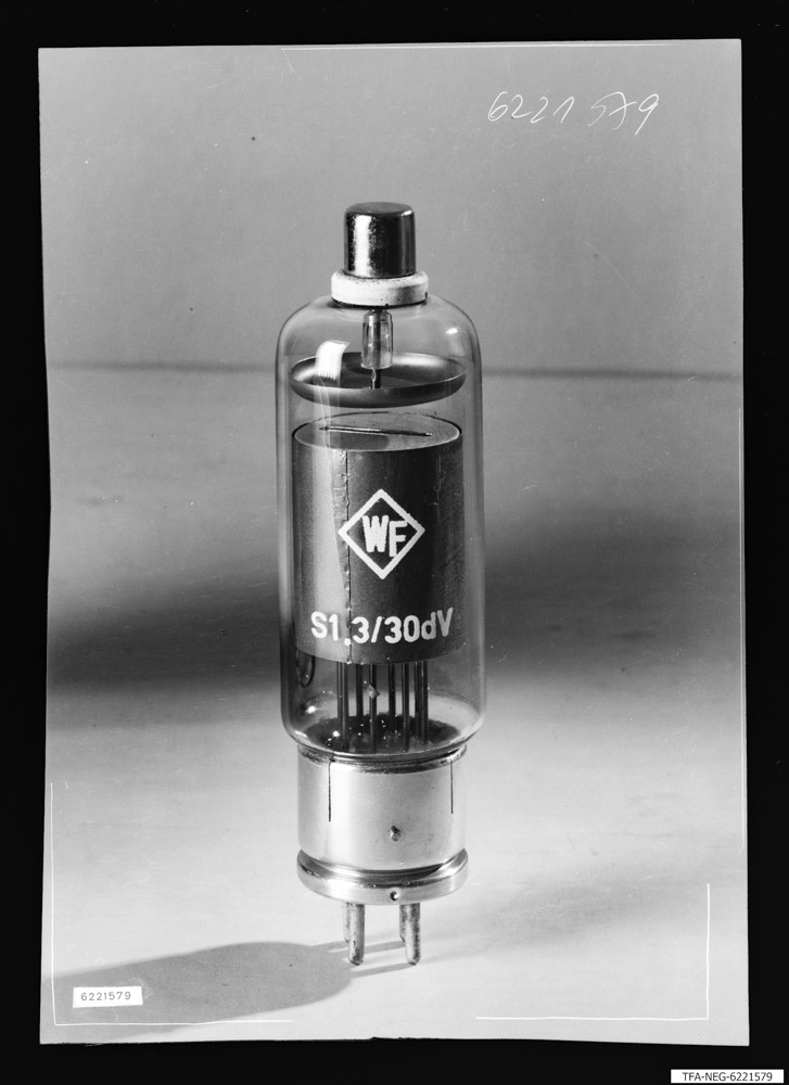 Röhre S 1,3 / 30 dV "WF", Bild 2; Foto 1962 (www.industriesalon.de CC BY-SA)
