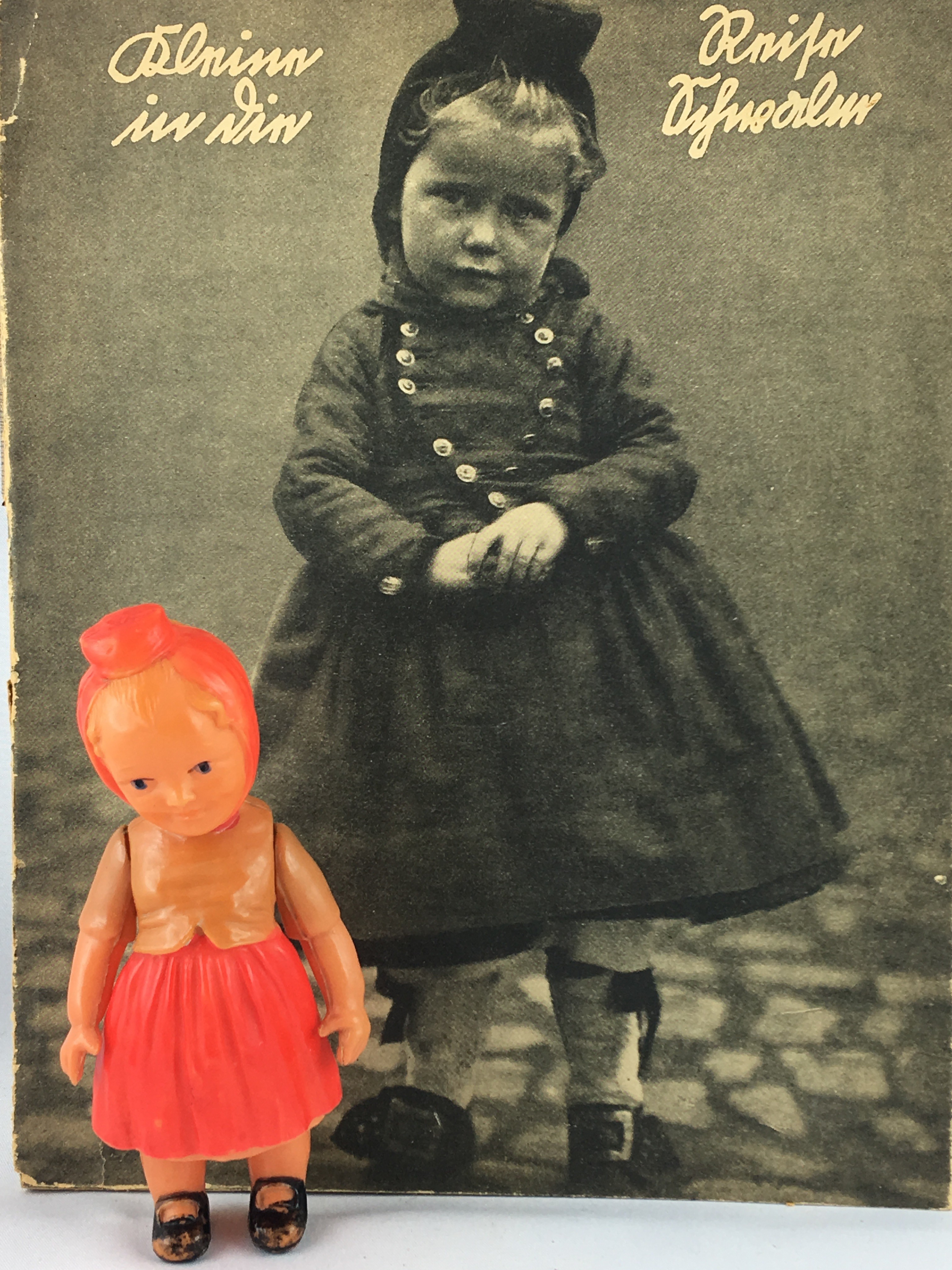 Schwalm Tracht Puppe (Historisches Spielzeug Berlin e.V. CC BY-NC-SA)