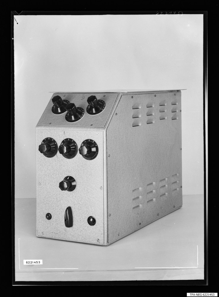 Schweißmaschine, Bild 3; Foto 1962 (www.industriesalon.de CC BY-SA)