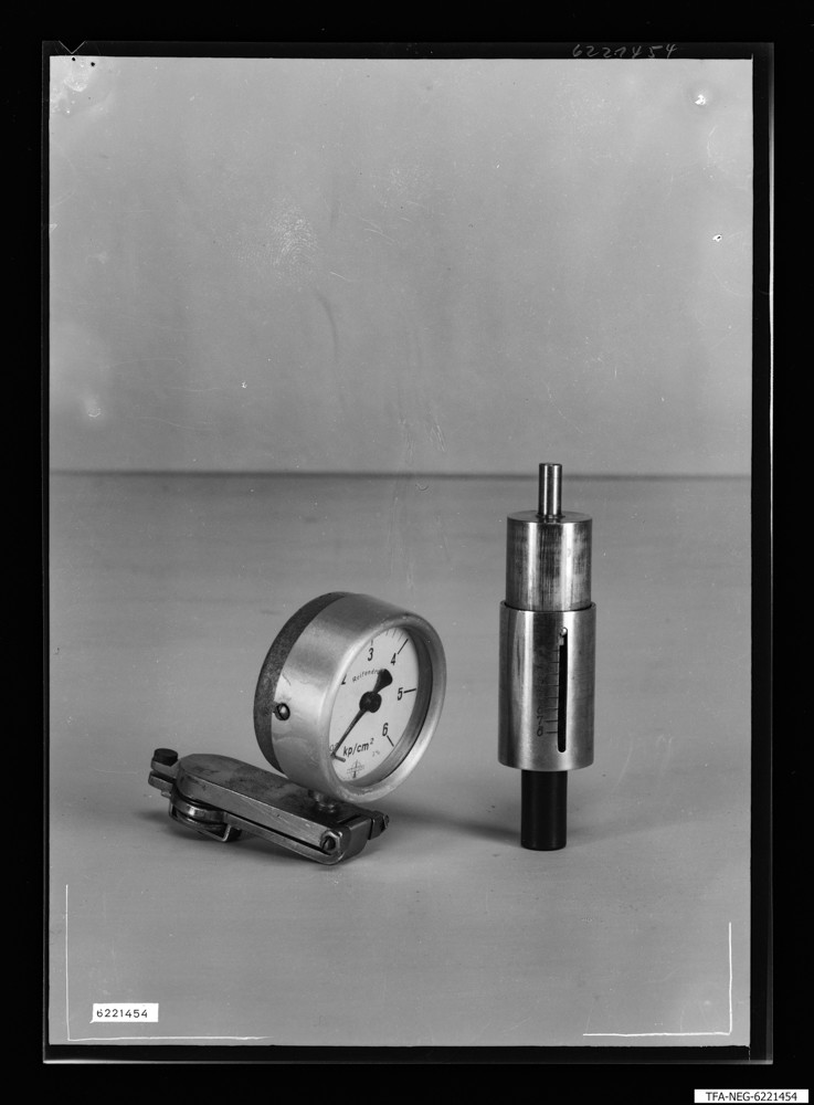 Schweißmaschine, Bild 4; Foto 1962 (www.industriesalon.de CC BY-SA)