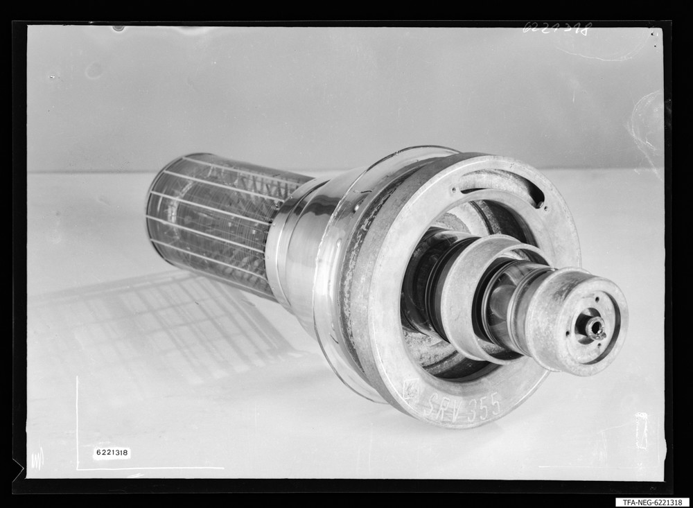 Senderöhre SR V 355 Einzelteile, Bild 5; Foto 1962 (www.industriesalon.de CC BY-SA)