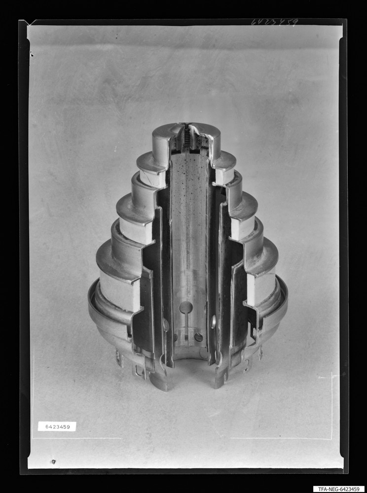 Senderöhre SRL 458 ohne WF Schnitt; Foto 1964 (www.industriesalon.de CC BY-SA)
