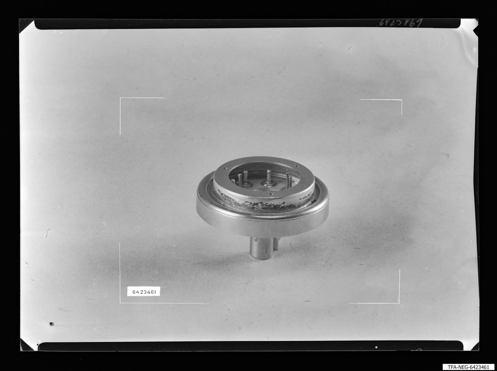 Senderöhre SRL 460 ohne WF Sockel; Foto 1964 (www.industriesalon.de CC BY-SA)