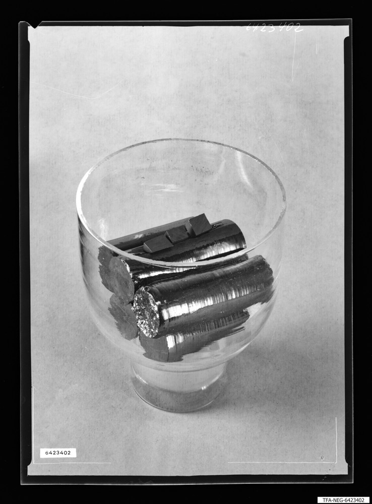 Silizium-Einkristall, Bild 4; Foto 1964 (www.industriesalon.de CC BY-SA)