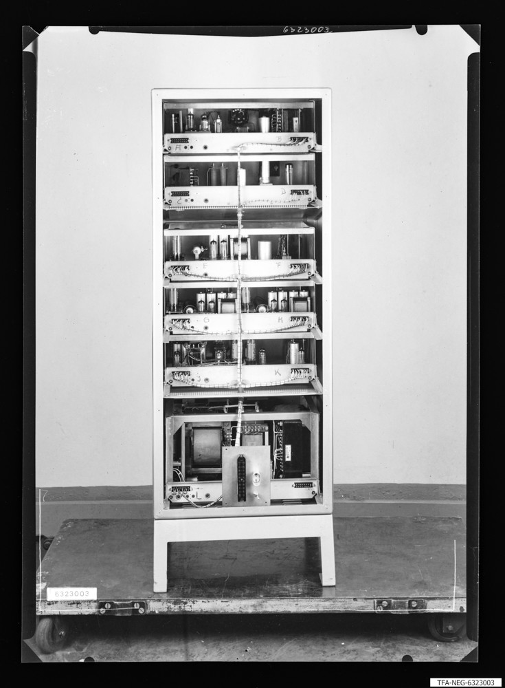 Spulenstromstabilisierung, Rückseite; Foto 1963 (www.industriesalon.de CC BY-SA)