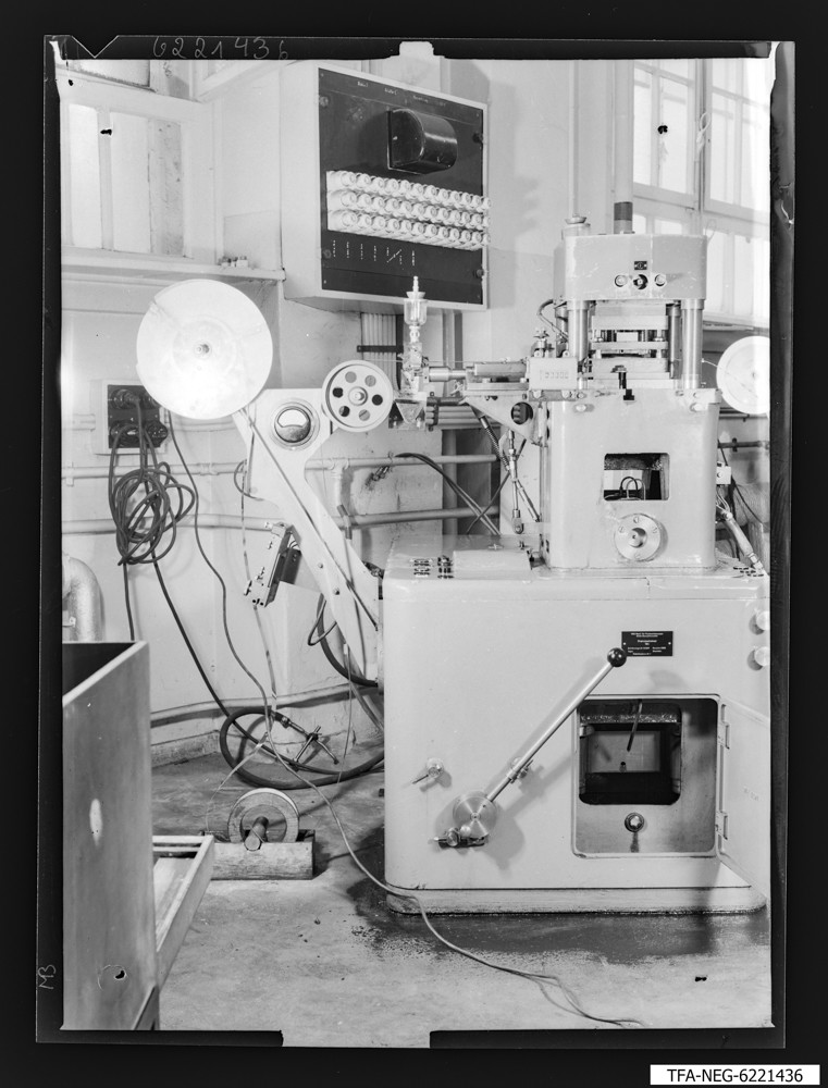 Stanzautomat, Bild 1; Foto 1962 (www.industriesalon.de CC BY-SA)