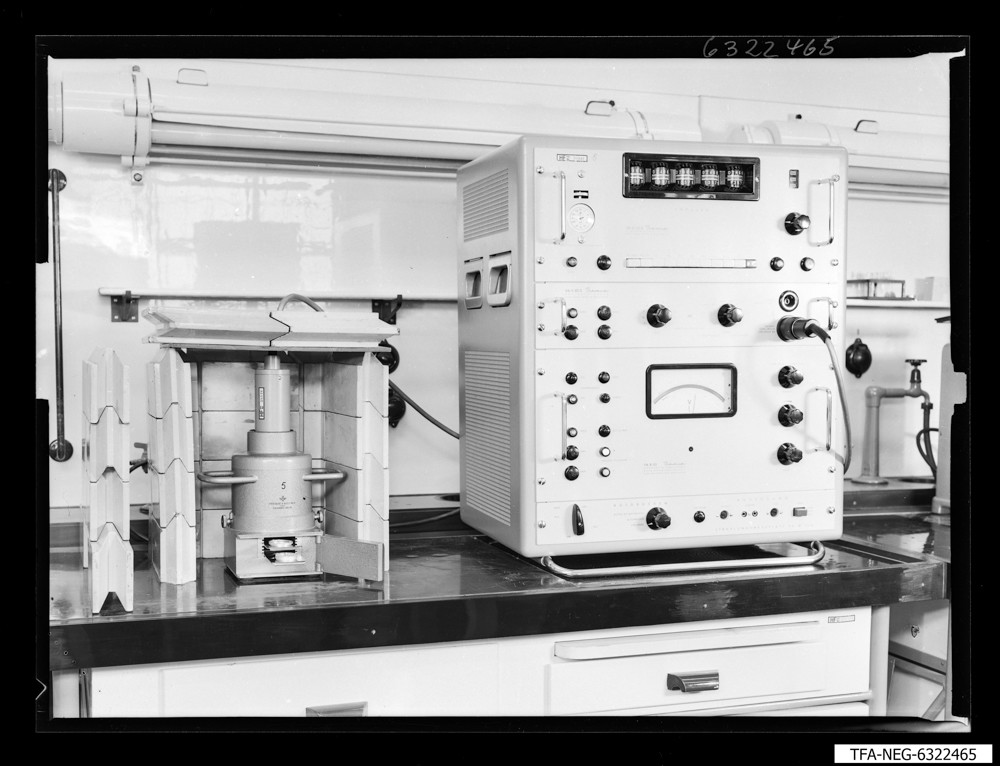 Strahlungs-Meßgerät; Foto 1963 (www.industriesalon.de CC BY-SA)
