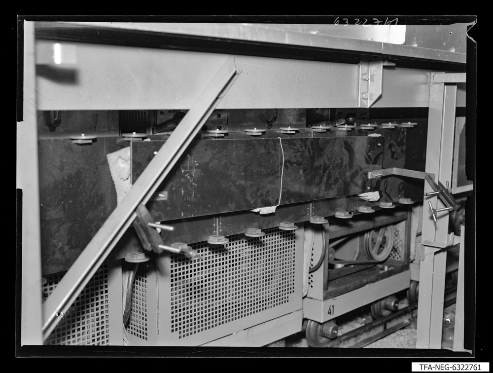 Systemglühen, Bild 2; Foto 1963 (www.industriesalon.de CC BY-SA)