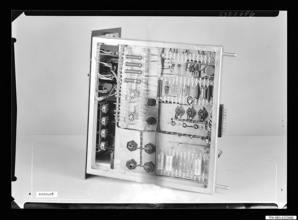 Wärmeleitungs-Manometer, Verdrahtung; Foto 1963 (www.industriesalon.de CC BY-SA)