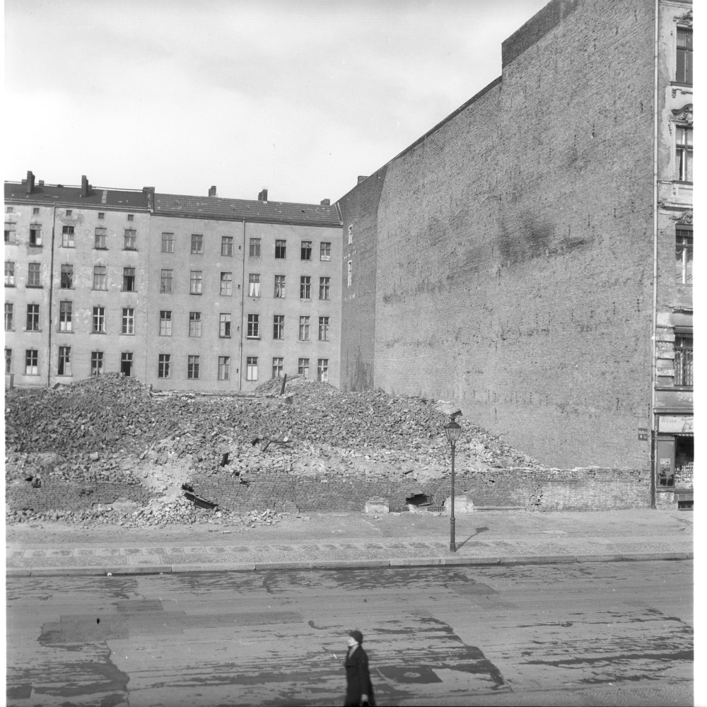 Negativ: Gelände Ansbacher Straße 17, 1953 (Museen Tempelhof-Schöneberg/Herwarth Staudt CC BY-NC-SA)