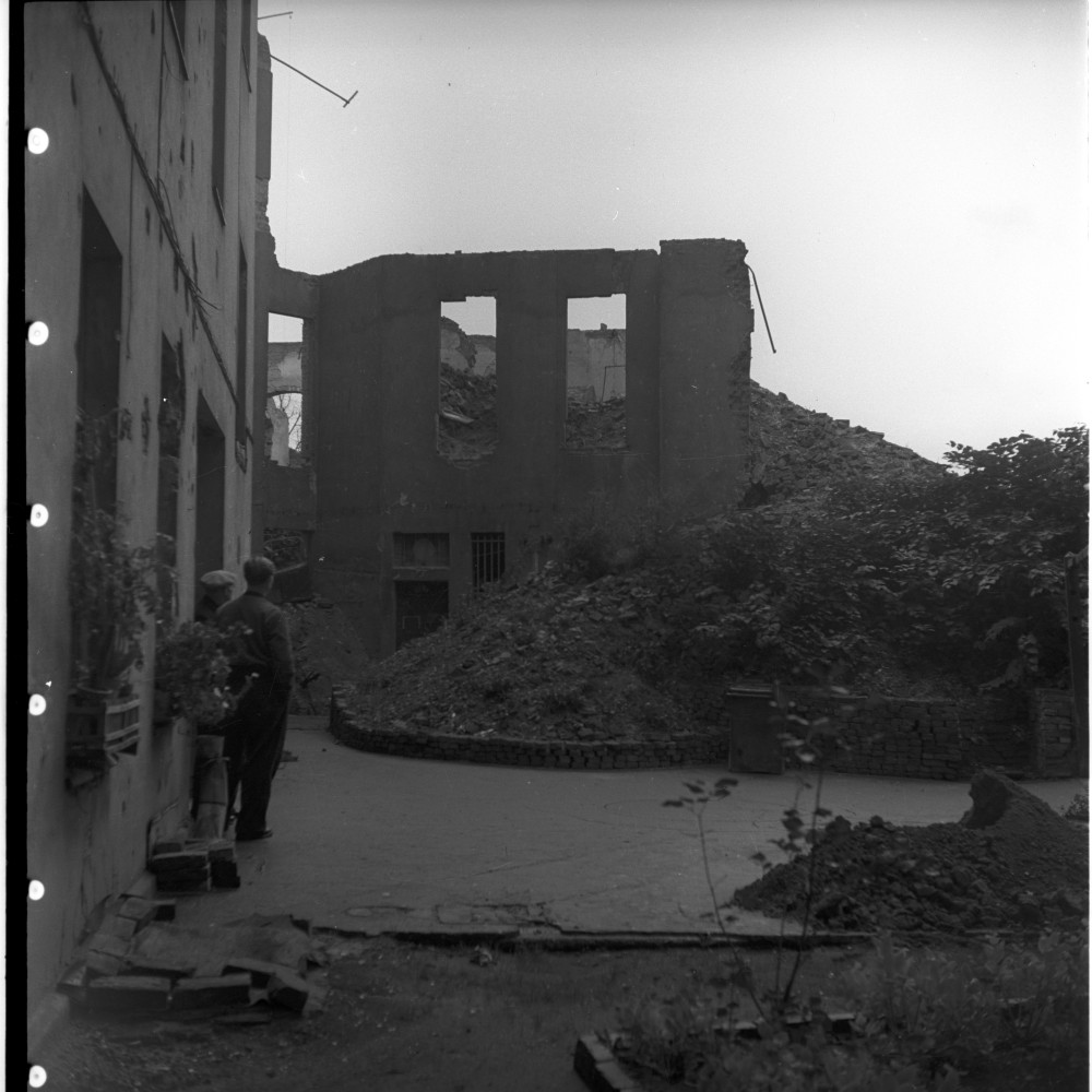 Negativ: Gelände, Bayreuther Straße 8, 1950 (Museen Tempelhof-Schöneberg/Herwarth Staudt CC BY-NC-SA)