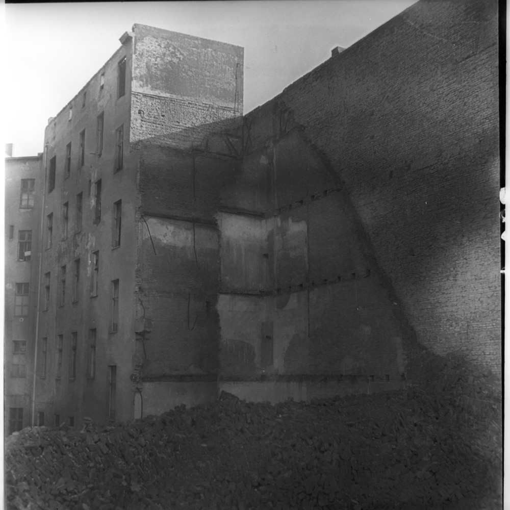 Negativ: Gelände, Grunewaldstraße 100, 1951 (Museen Tempelhof-Schöneberg/Herwarth Staudt CC BY-NC-SA)