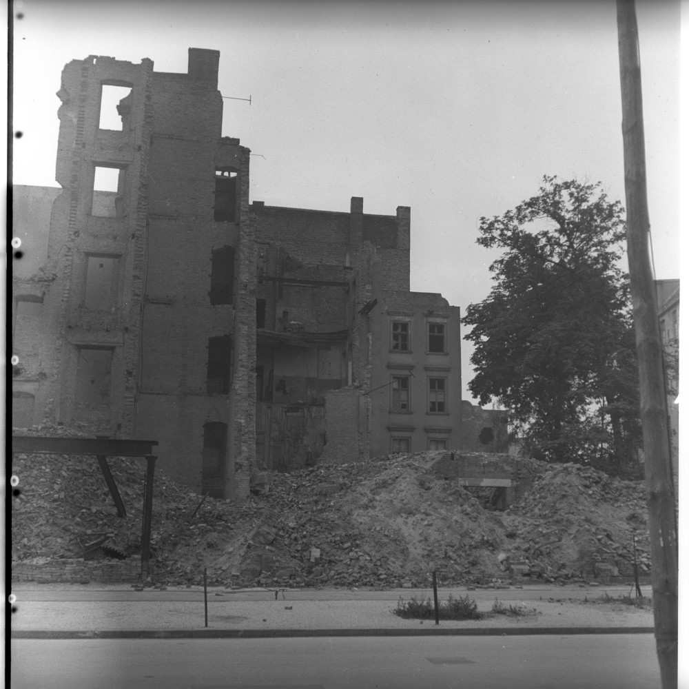 Negativ: Gelände, Neue Winterfeldtstraße 41, 1950 (Museen Tempelhof-Schöneberg/Herwarth Staudt CC BY-NC-SA)