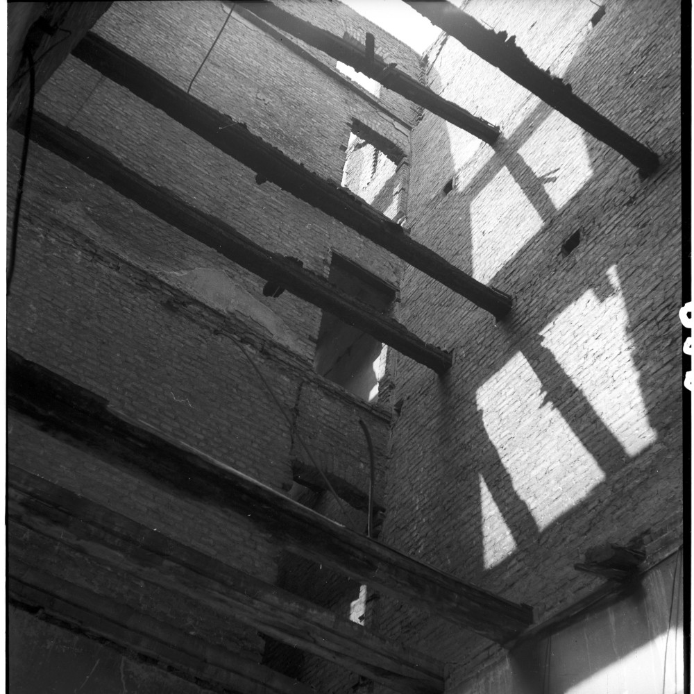 Negativ: Ruine, Akazienstraße 23, 1951 (Museen Tempelhof-Schöneberg/Herwarth Staudt CC BY-NC-SA)