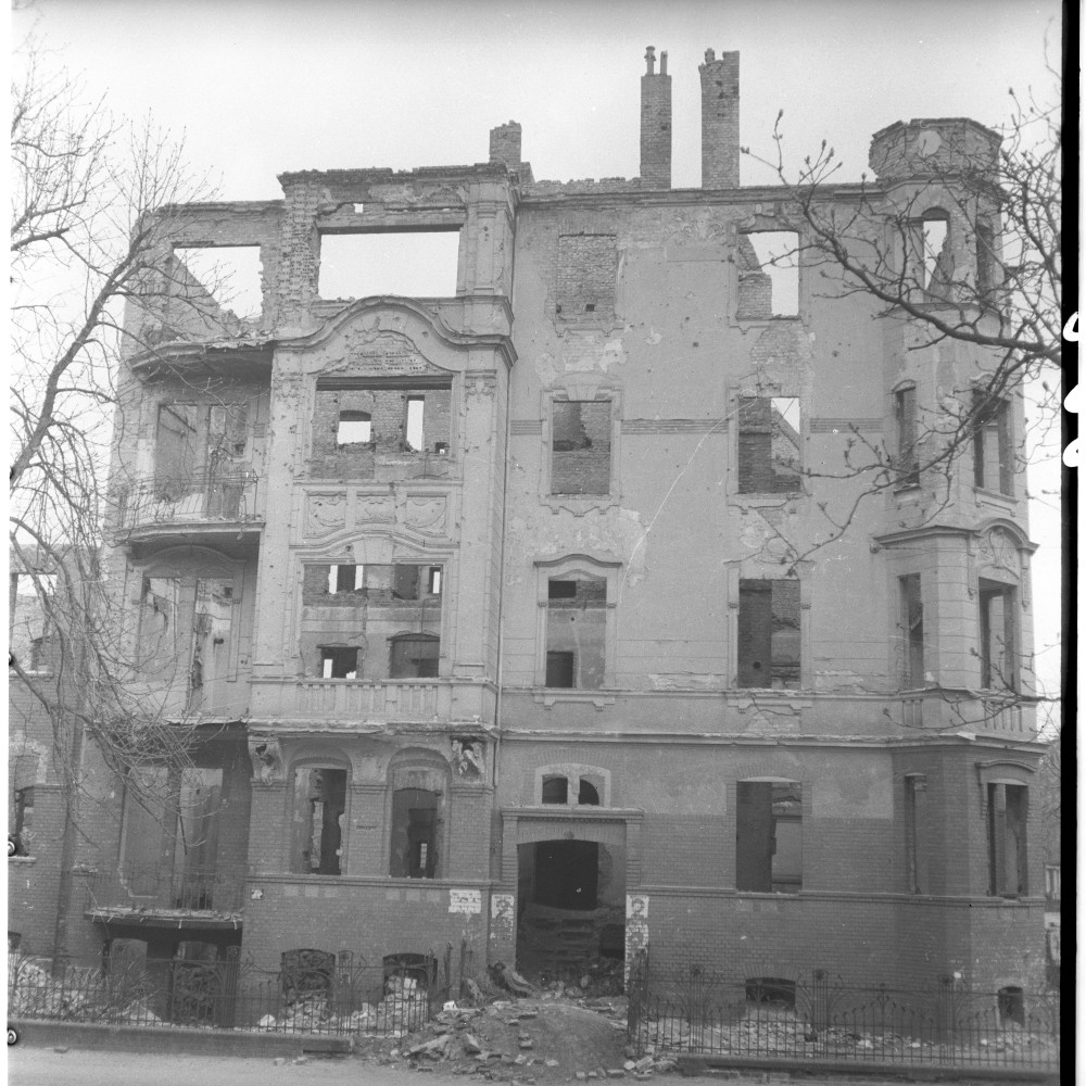 Negativ: Ruine, Albestraße 1, 1950 (Museen Tempelhof-Schöneberg/Herwarth Staudt CC BY-NC-SA)