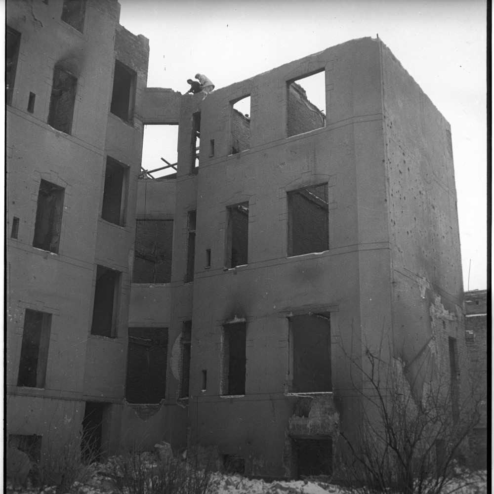 Negativ: Ruine, Albestraße 2, 1949 (Museen Tempelhof-Schöneberg/Herwarth Staudt CC BY-NC-SA)