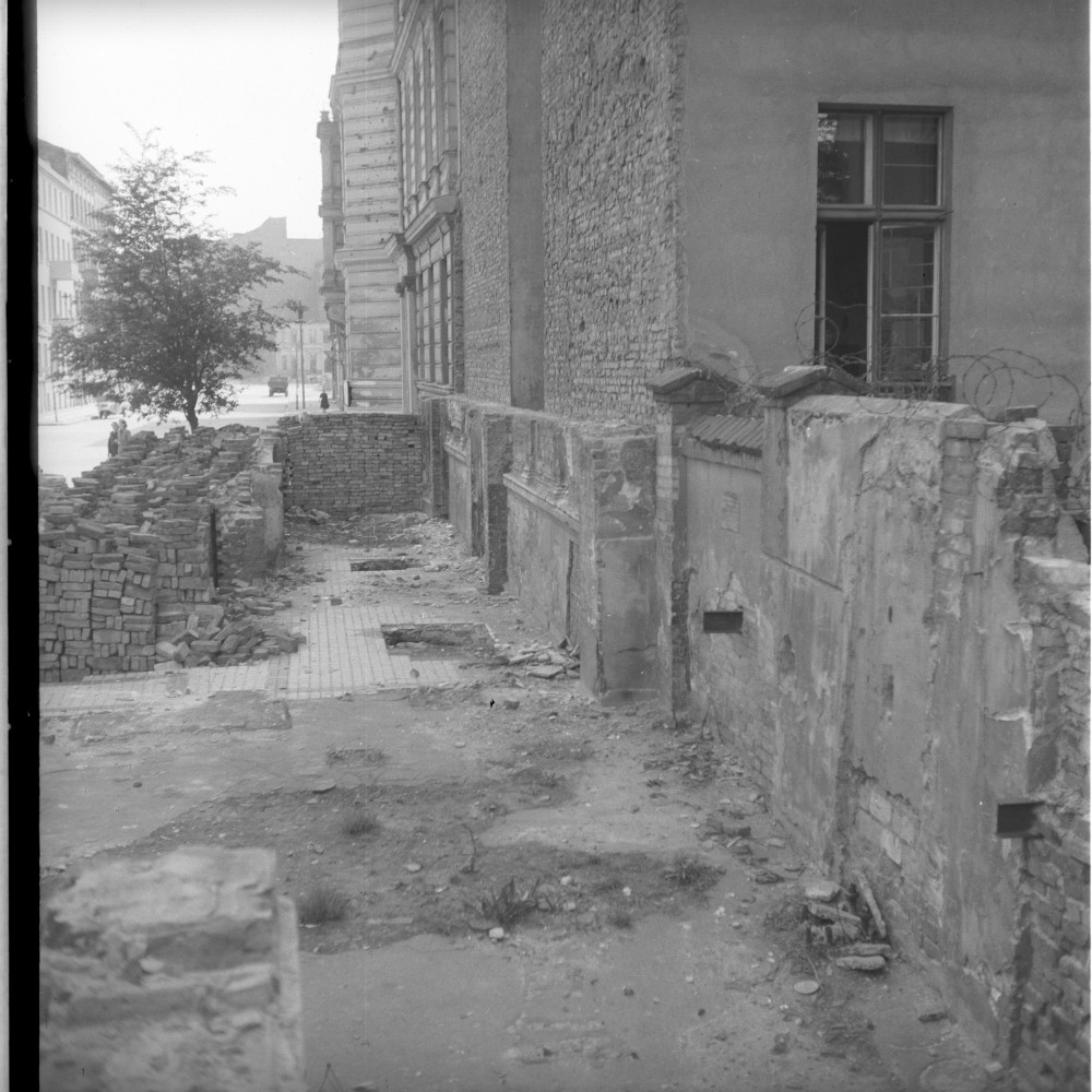 Negativ: Ruine, An der Apostelkirche 10, 1952 (Museen Tempelhof-Schöneberg/Herwarth Staudt CC BY-NC-SA)