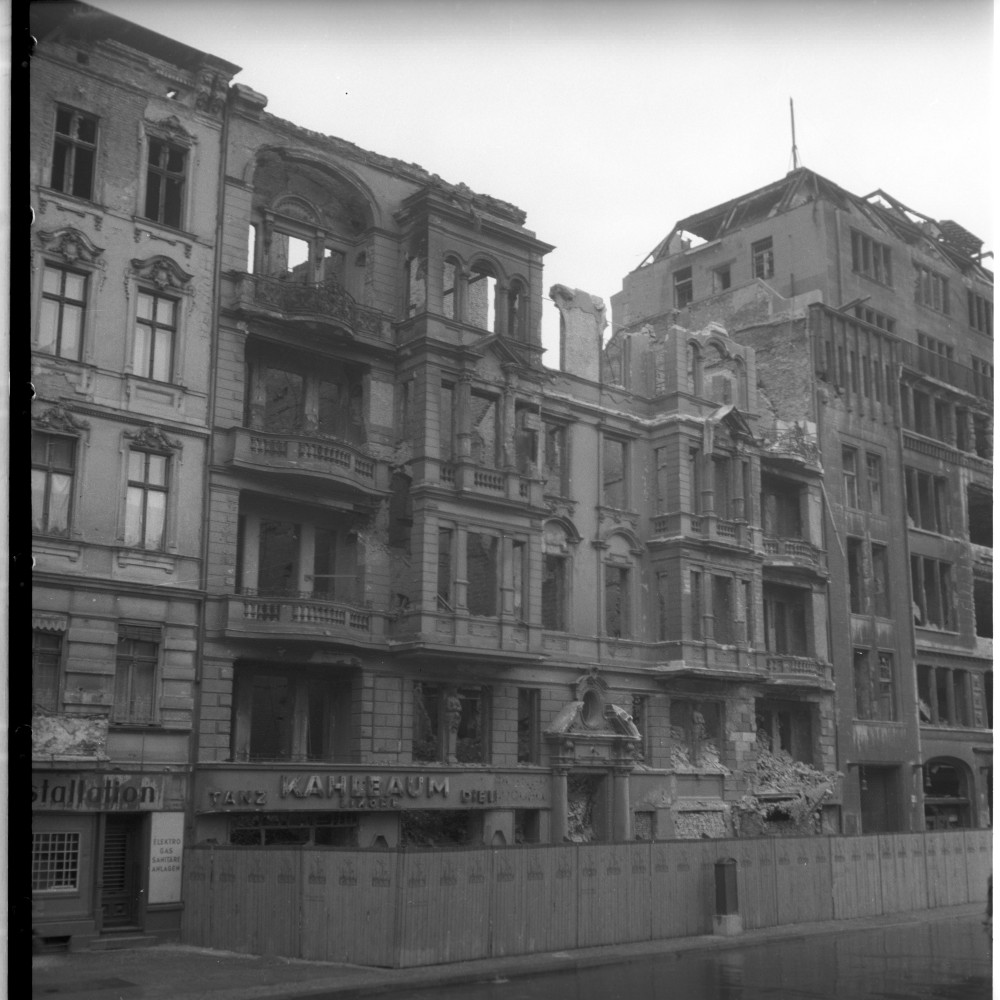 Negativ: Ruine, Ansbacher Straße 15, 1950 (Museen Tempelhof-Schöneberg/Herwarth Staudt CC BY-NC-SA)