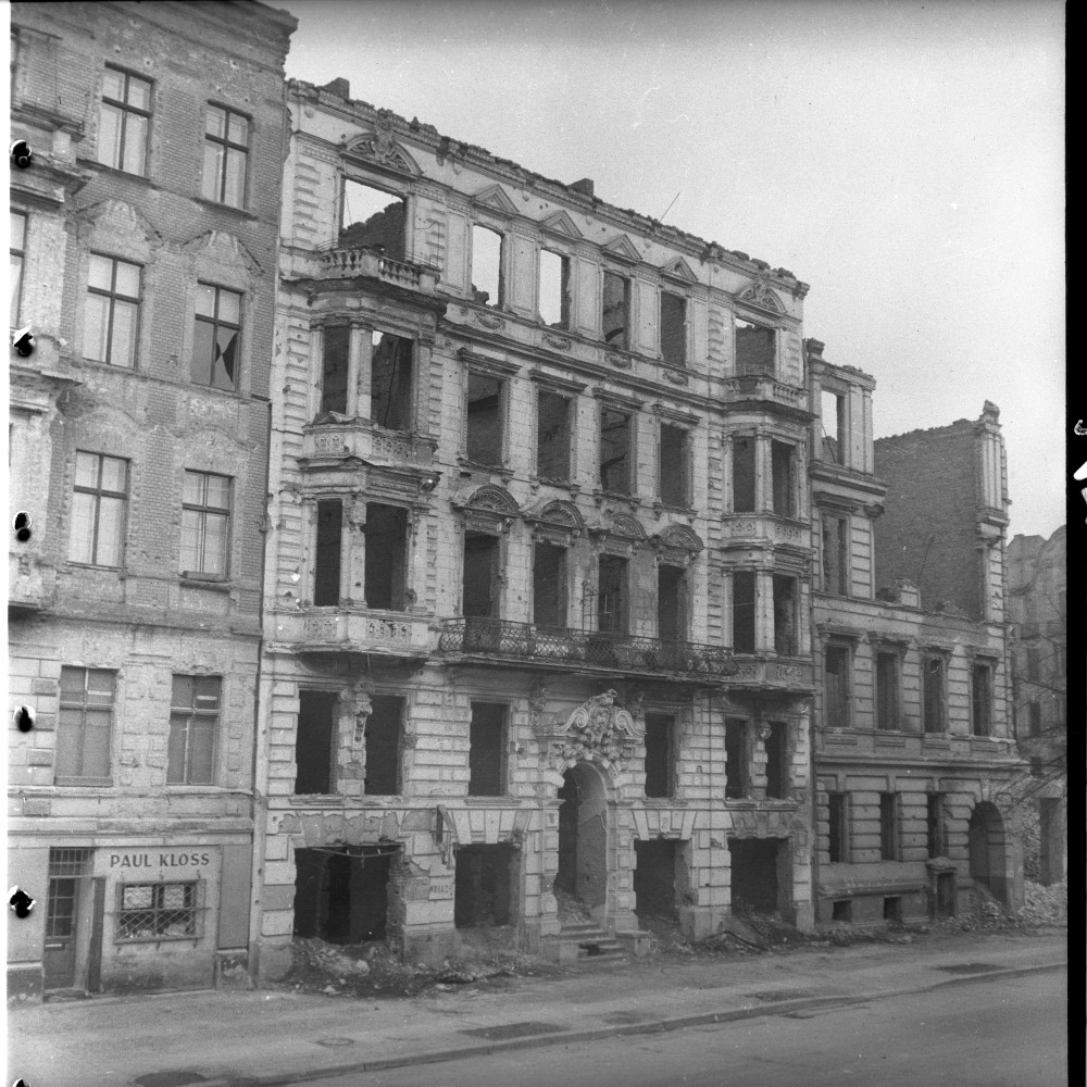 Negativ: Ruine, Ansbacher Straße 2, 1950 (Museen Tempelhof-Schöneberg/Herwarth Staudt CC BY-NC-SA)