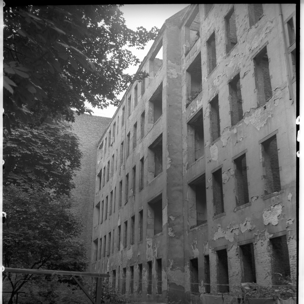 Negativ: Ruine, Ansbacher Straße 34, 1950 (Museen Tempelhof-Schöneberg/Herwarth Staudt CC BY-NC-SA)