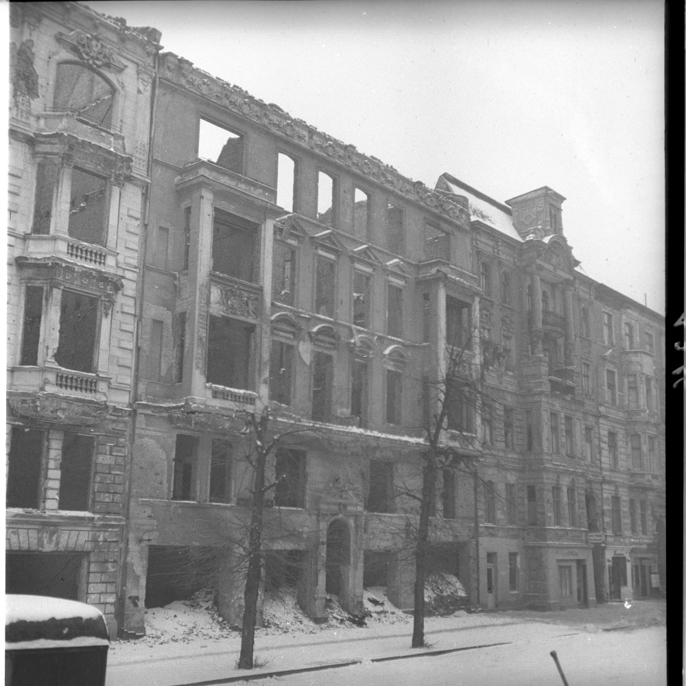 Negativ: Ruine, Ansbacher Straße 55, 1950 (Museen Tempelhof-Schöneberg/Herwarth Staudt CC BY-NC-SA)