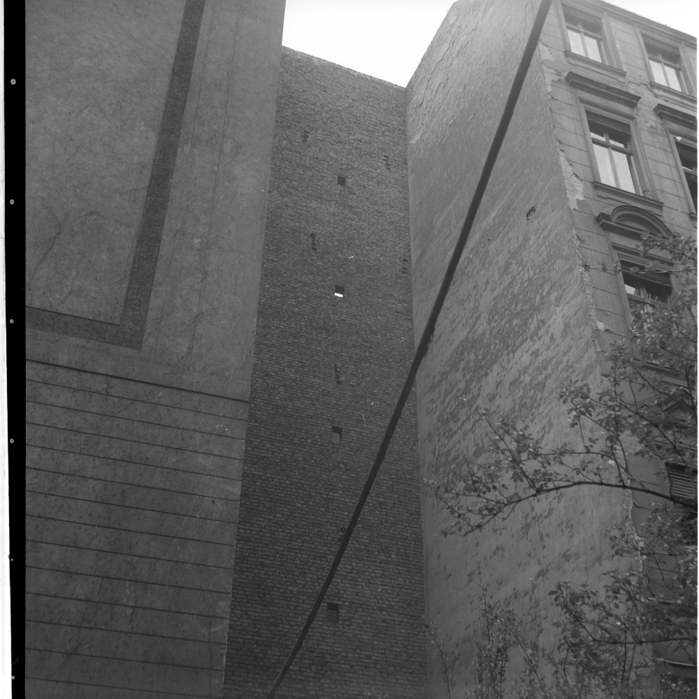 Negativ: Ruine, Ansbacher Straße 8, 1952 (Museen Tempelhof-Schöneberg/Herwarth Staudt CC BY-NC-SA)