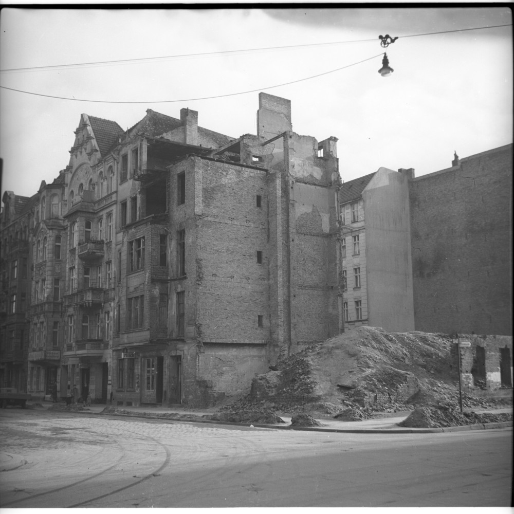 Negativ: Ruine, Apostel-Paulus-Straße 31, 1953 (Museen Tempelhof-Schöneberg/Herwarth Staudt CC BY-NC-SA)