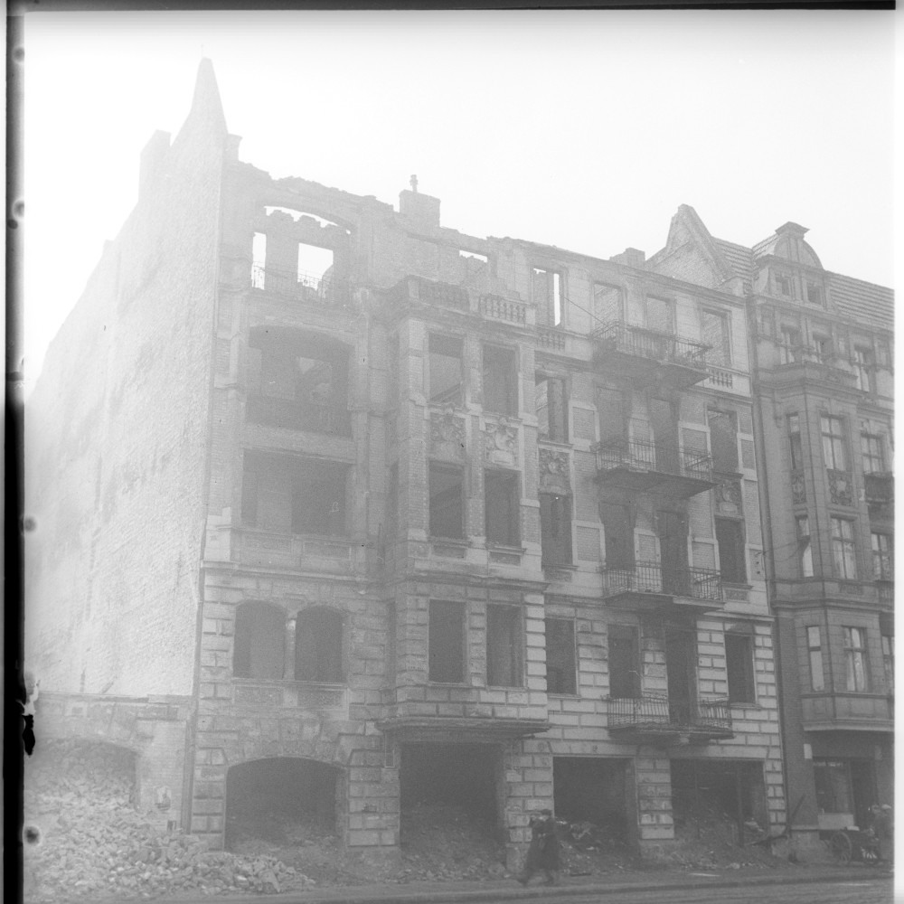 Negativ: Ruine, Apostel-Paulus-Straße 36, 1951 (Museen Tempelhof-Schöneberg/Herwarth Staudt CC BY-NC-SA)