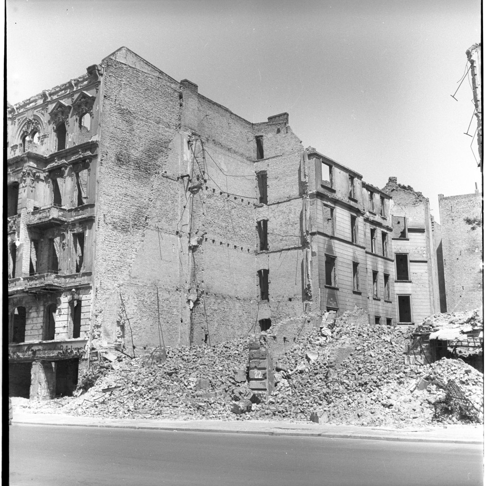 Negativ: Ruine, Augsburger Straße 21, 1951 (Museen Tempelhof-Schöneberg/Herwarth Staudt CC BY-NC-SA)