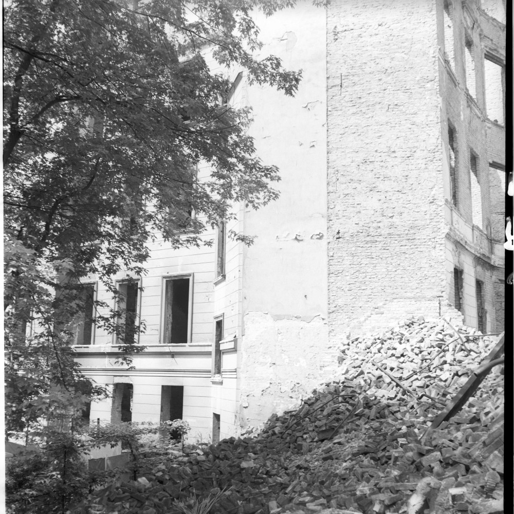 Negativ: Ruine, Augsburger Straße 22, 1951 (Museen Tempelhof-Schöneberg/Herwarth Staudt CC BY-NC-SA)