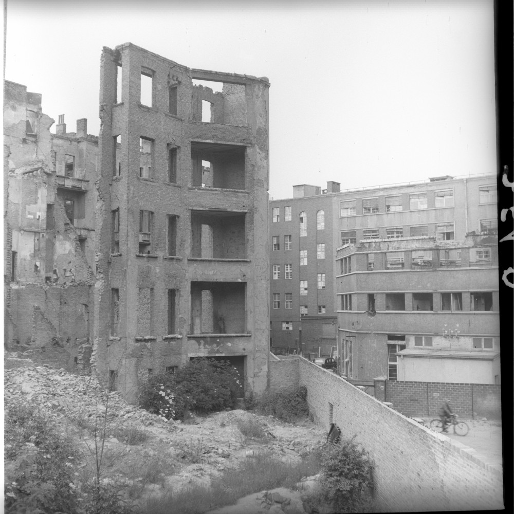 Negativ: Ruine, Augsburger Straße 23, 1951 (Museen Tempelhof-Schöneberg/Herwarth Staudt CC BY-NC-SA)