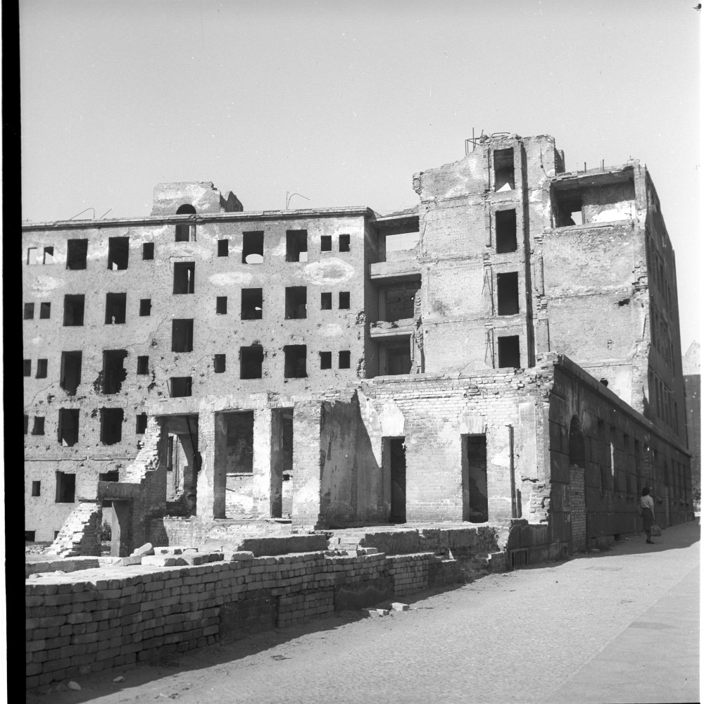 Negativ: Ruine, Badensche Straße 57-57ca, 1953 (Museen Tempelhof-Schöneberg/Herwarth Staudt CC BY-NC-SA)