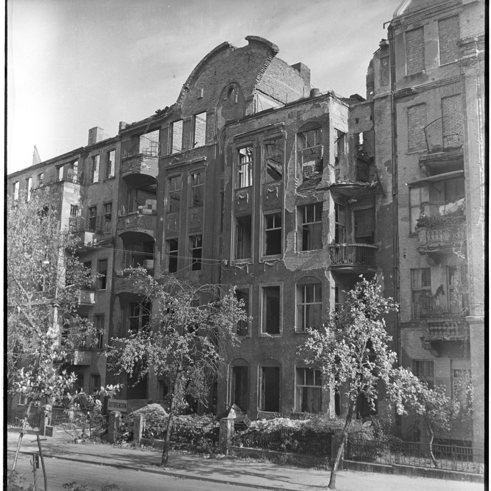 Negativ: Ruine, Bamberger Straße 36, 1949 (Museen Tempelhof-Schöneberg/Herwarth Staudt CC BY-NC-SA)