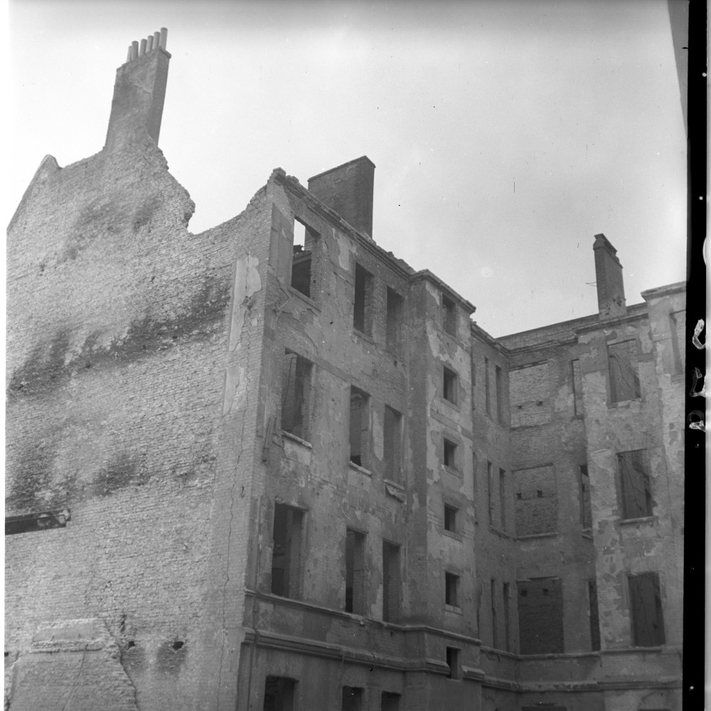 Negativ: Ruine, Bamberger Straße 50, 1950 (Museen Tempelhof-Schöneberg/Herwarth Staudt CC BY-NC-SA)