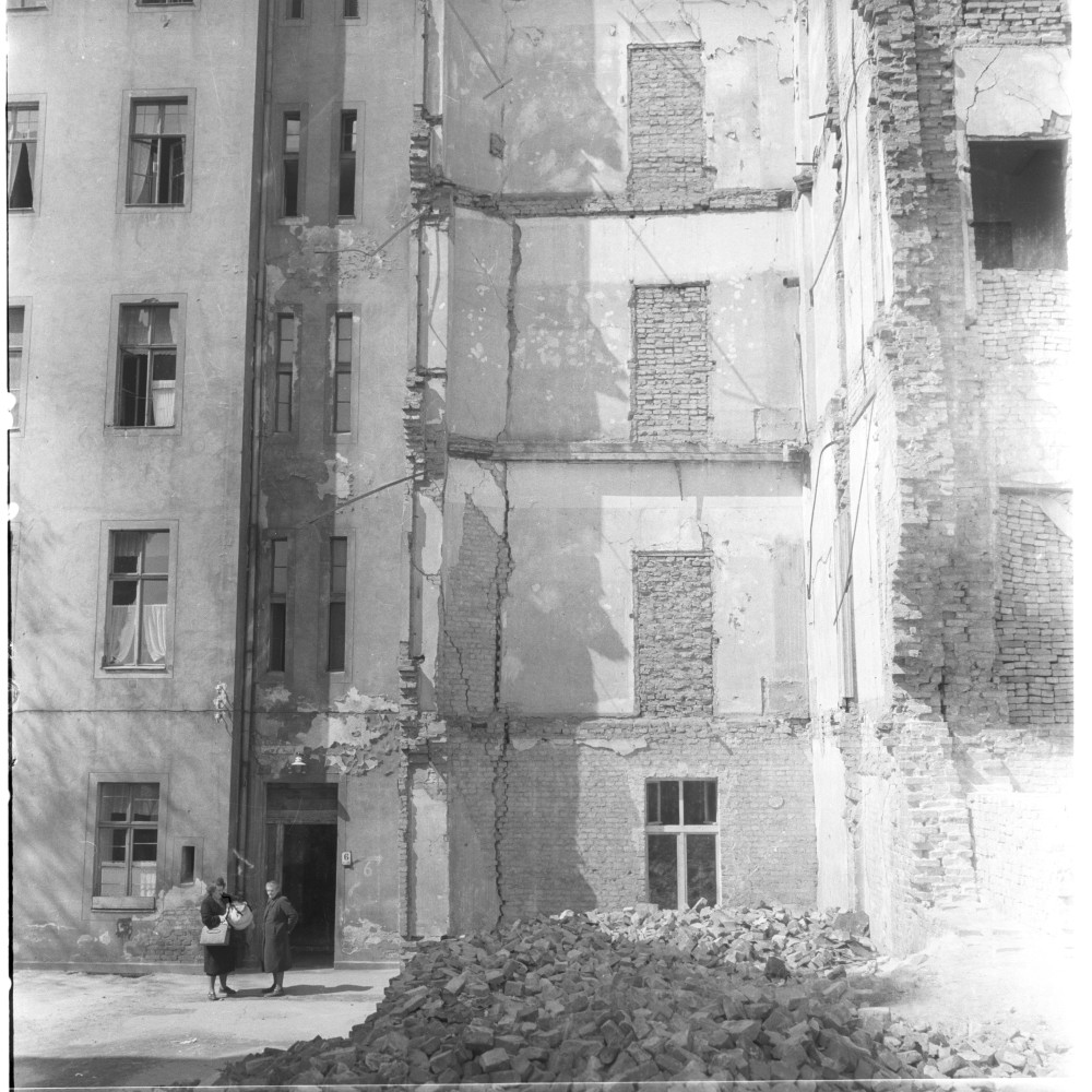 Negativ: Ruine, Bautzener Straße 6, 1951 (Museen Tempelhof-Schöneberg/Herwarth Staudt CC BY-NC-SA)