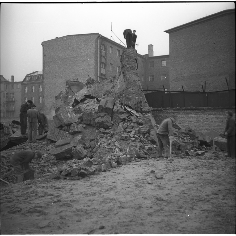 Negativ: Ruine, Bayreuter Straße 25 a, 1953 (Museen Tempelhof-Schöneberg/Herwarth Staudt CC BY-NC-SA)
