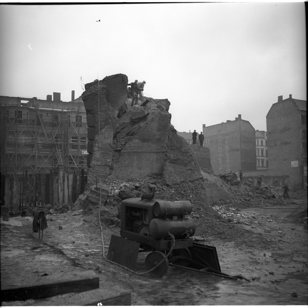 Negativ: Ruine, Bayreuter Straße 25 a, 1953 (Museen Tempelhof-Schöneberg/Herwarth Staudt CC BY-NC-SA)