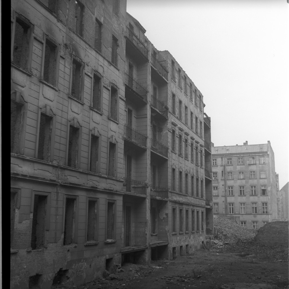 Negativ: Ruine, Bayreuther Straße 12, 1952 (Museen Tempelhof-Schöneberg/Herwarth Staudt CC BY-NC-SA)