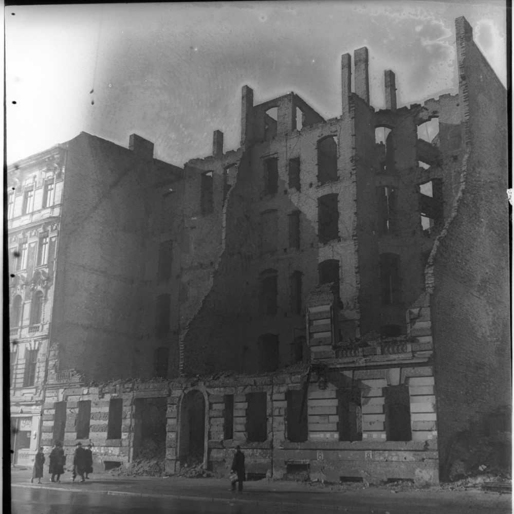 Negativ: Ruine, Bayreuther Straße 13, 1951 (Museen Tempelhof-Schöneberg/Herwarth Staudt CC BY-NC-SA)