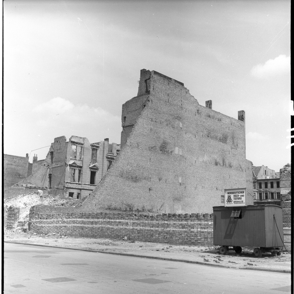 Negativ: Ruine, Bayreuther Straße 41, 1951 (Museen Tempelhof-Schöneberg/Herwarth Staudt CC BY-NC-SA)