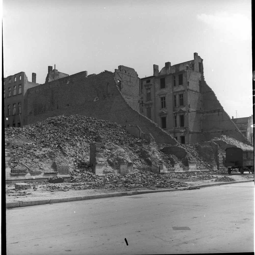Negativ: Ruine, Bayreuther Straße 41, 1951 (Museen Tempelhof-Schöneberg/Herwarth Staudt CC BY-NC-SA)