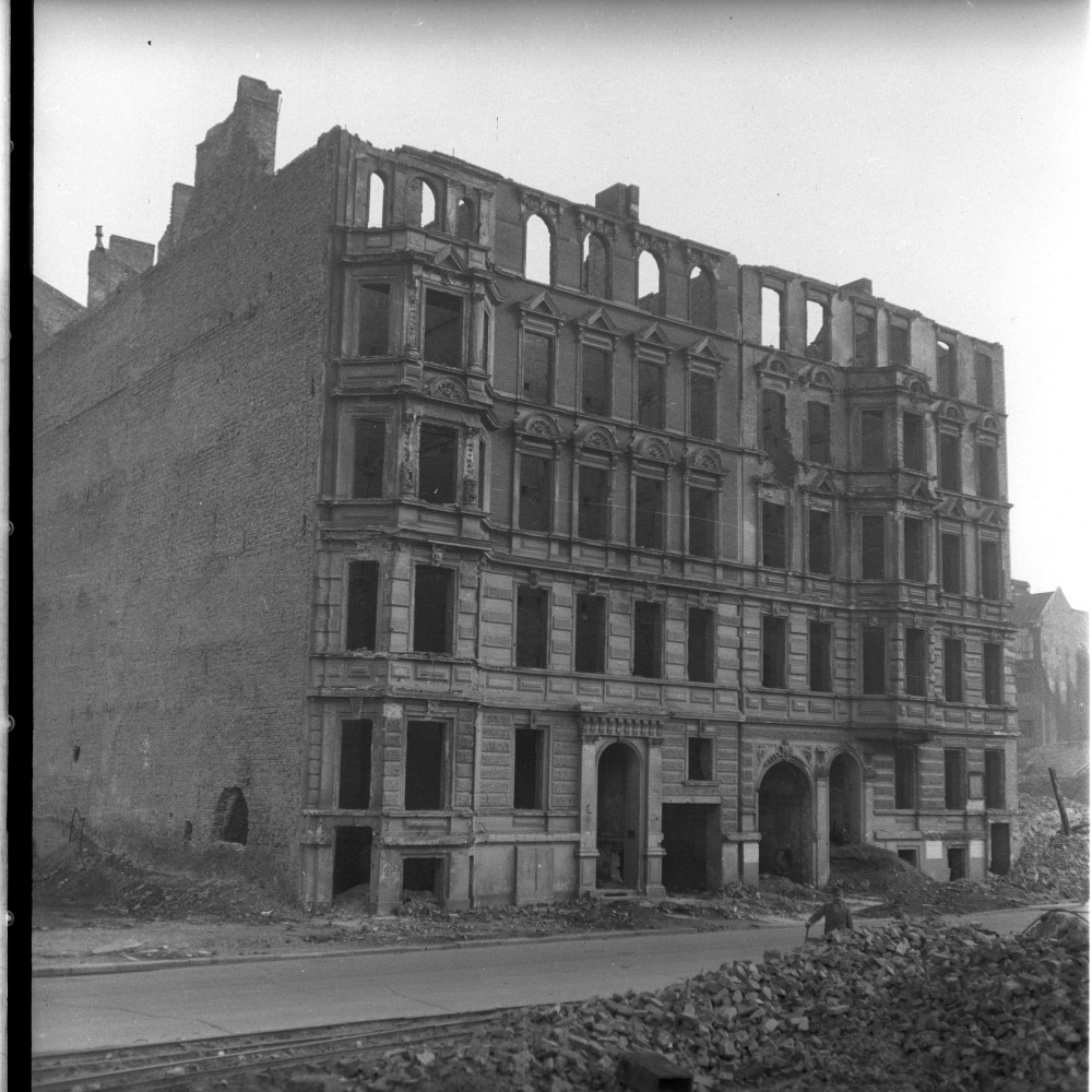 Negativ: Ruine, Bayreuther Straße 44, 1950 (Museen Tempelhof-Schöneberg/Herwarth Staudt CC BY-NC-SA)