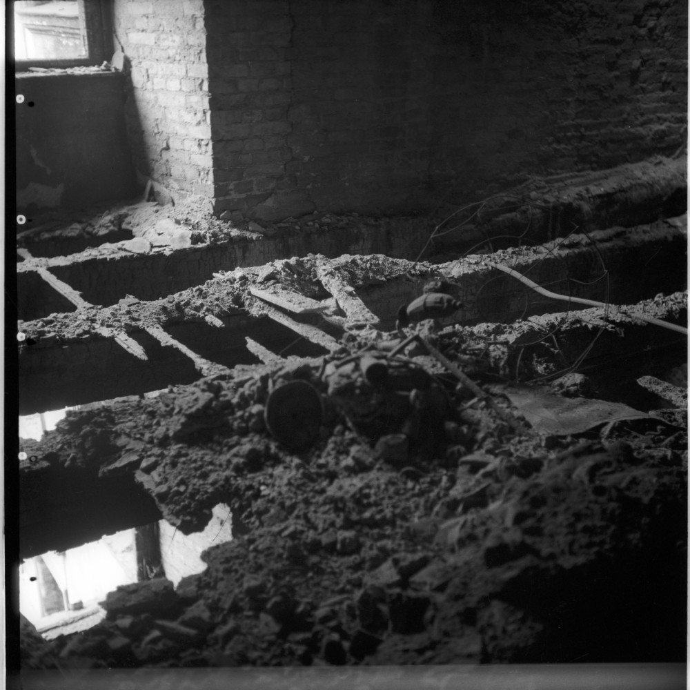 Negativ: Ruine, Belziger Straße, 1951 (Museen Tempelhof-Schöneberg/Herwarth Staudt CC BY-NC-SA)