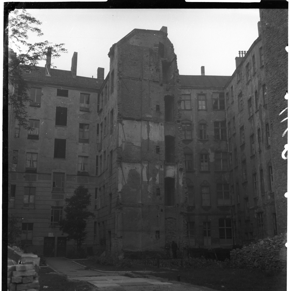 Negativ: Ruine, Belziger Straße 62, 1950 (Museen Tempelhof-Schöneberg/Herwarth Staudt CC BY-NC-SA)