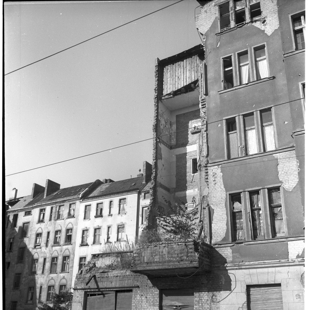 Negativ: Ruine, Belziger Straße 64, 1951 (Museen Tempelhof-Schöneberg/Herwarth Staudt CC BY-NC-SA)